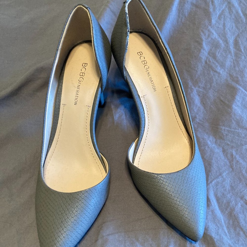BCBG Generations Low Heel Pump (7N)